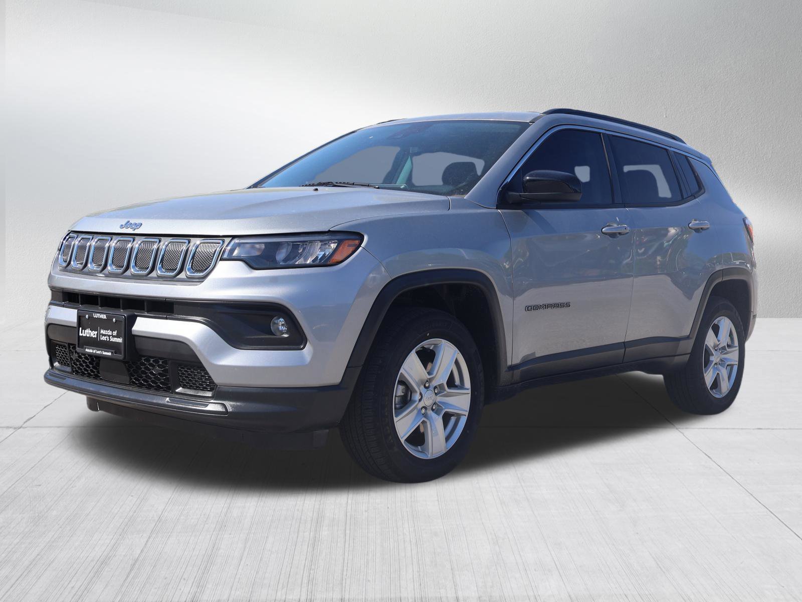 Used 2022 Jeep Compass Latitude with VIN 3C4NJDBB0NT175707 for sale in Kansas City
