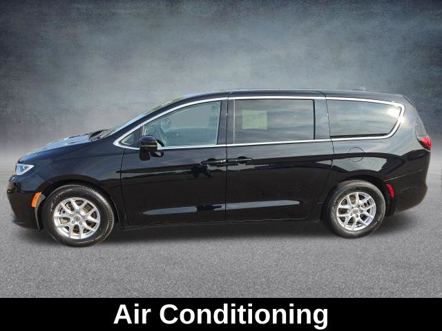 Used 2024 Black Chrysler Touring L image 10