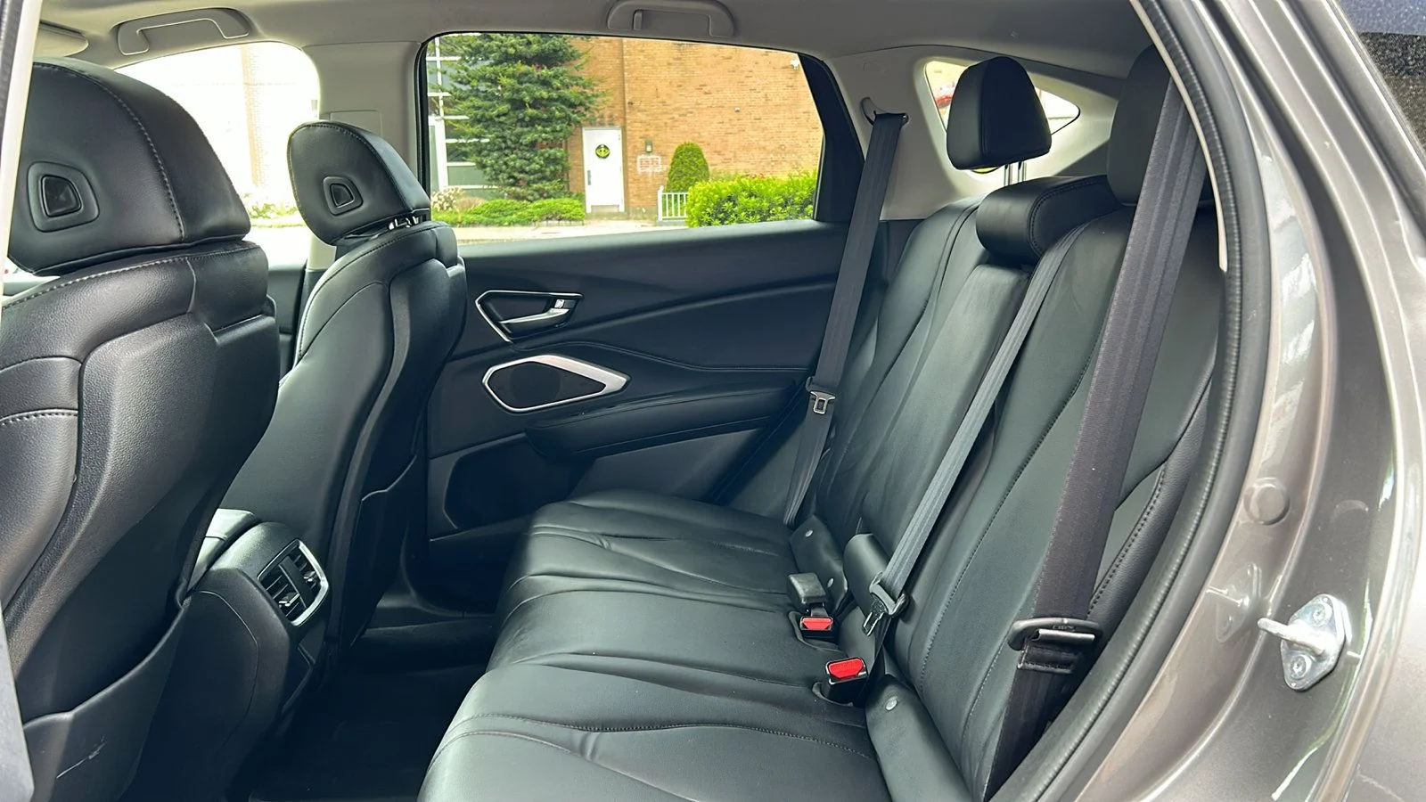 Used 2023 Liquid Carbon Metallic Acura SH-AWD image 22