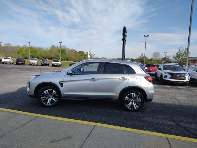 Used 2025 Silver Mitsubishi 2.0 ES image 4