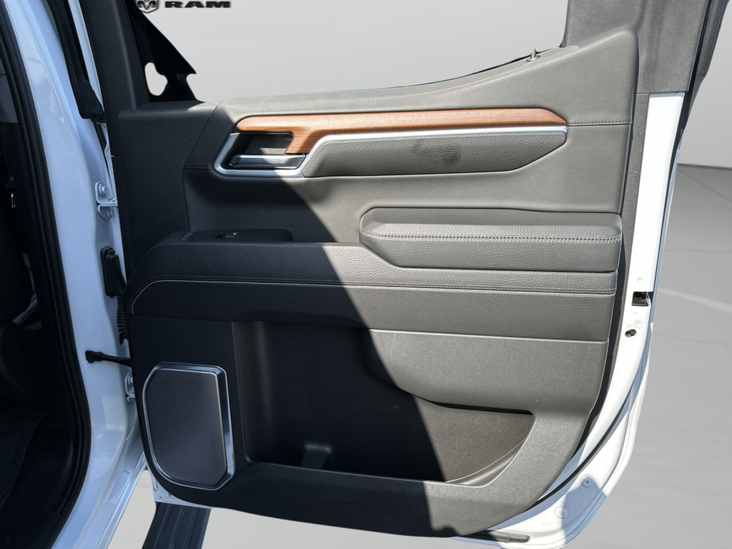 Used 2023 White GMC Denali image 35