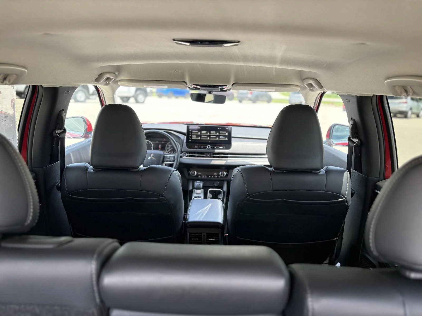 2025 Mitsubishi Outlander SE - Photo 15