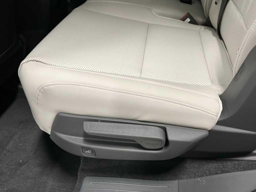 New 2025 Shimmering Silver Hyundai SEL AWD image 60