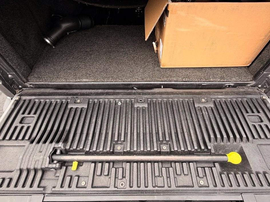 Used 2014 Gray Ford XLT image 10
