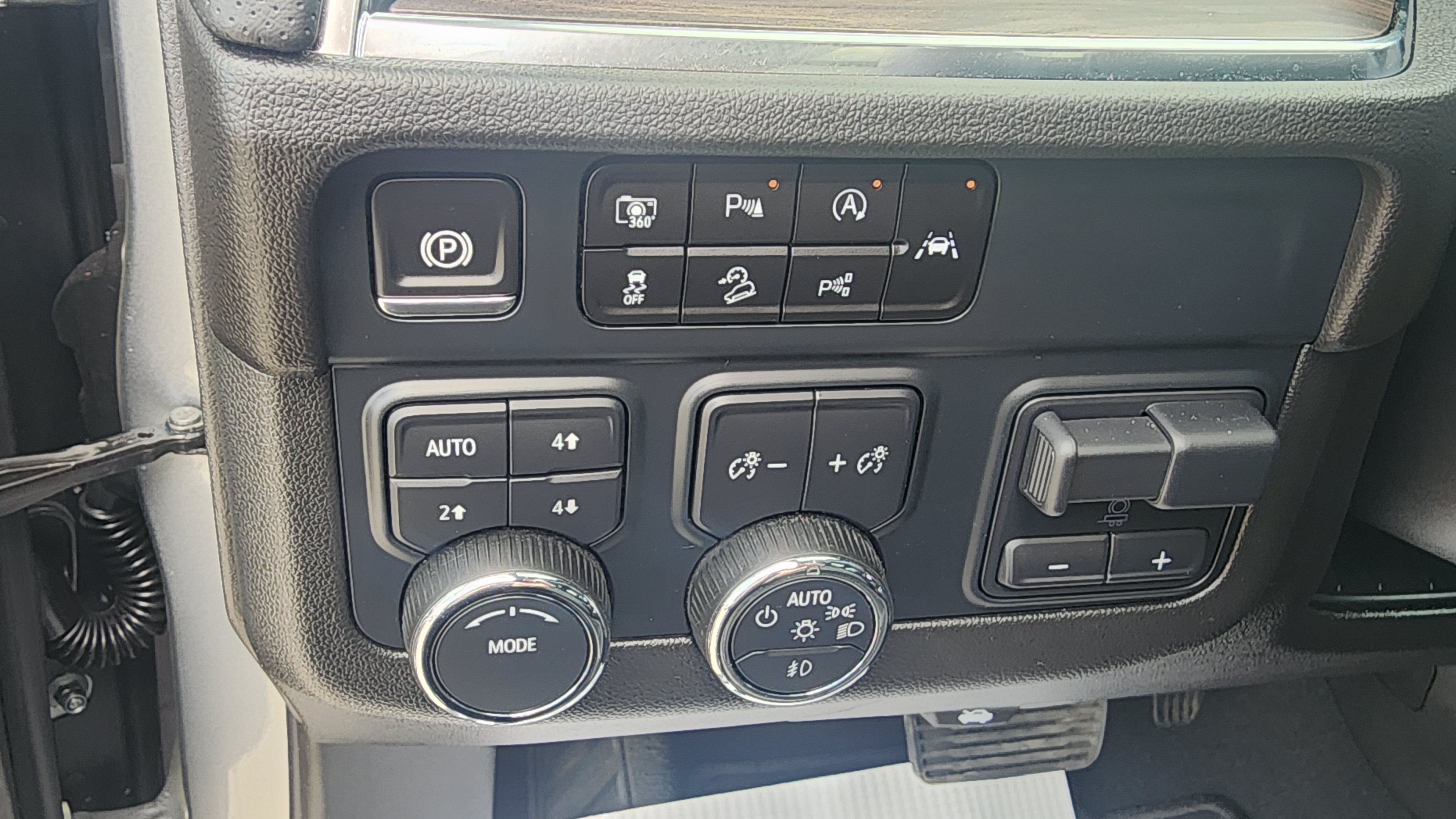 Certified Used 2025 Sterling Gray Metallic Chevrolet Premier image 15