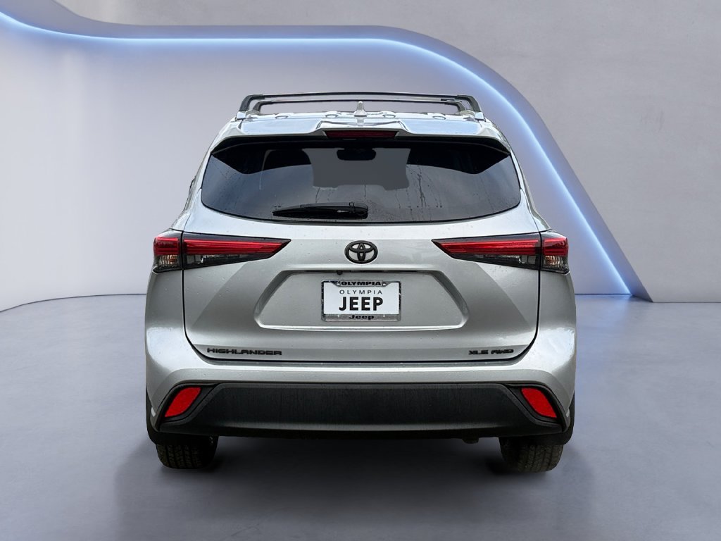 Used 2022 Silver Toyota XLE image 5