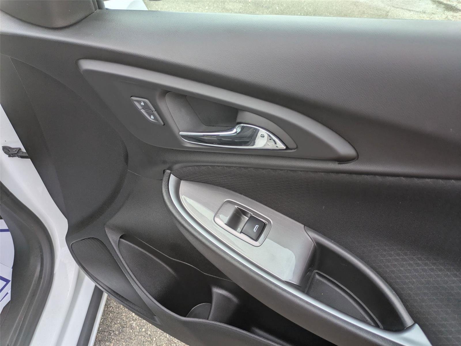 Used 2024 Summit White Chevrolet LT image 32