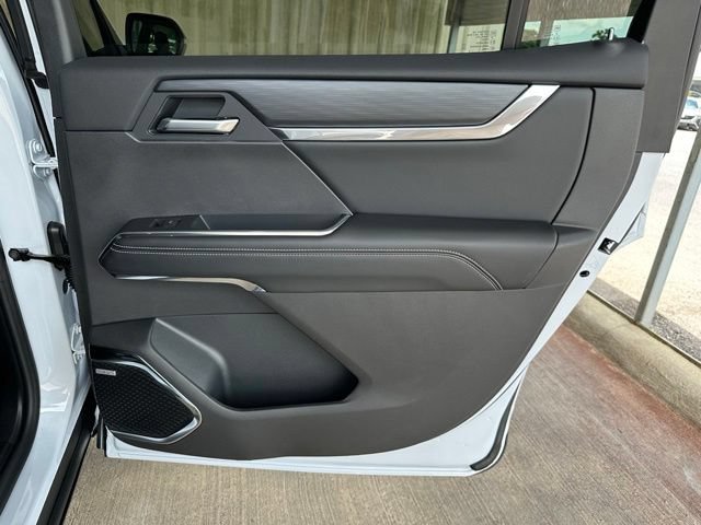 New 2026 Glacier White Tricoat GMC Elevation image 33