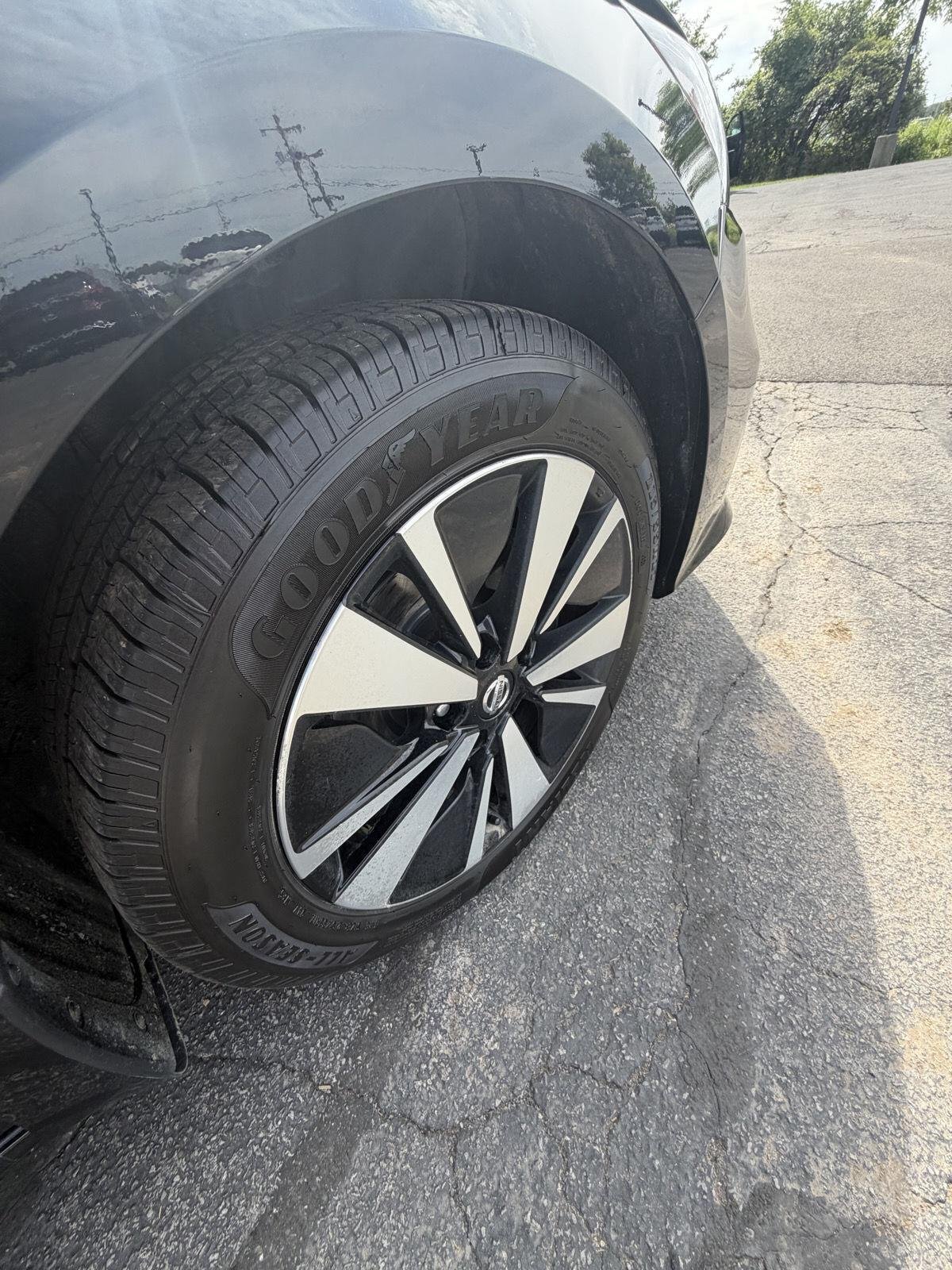 Used 2019 Super Black Nissan 2.5 SL image 11