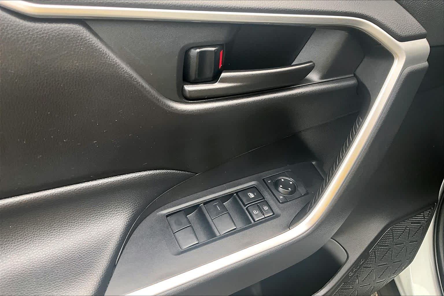 Used 2023 Ice Cap Toyota LE image 31