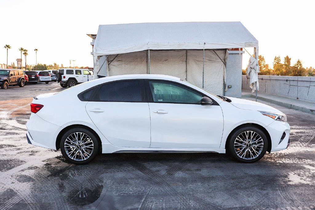 Used 2022 Snow White Pearl Kia GT-Line image 13