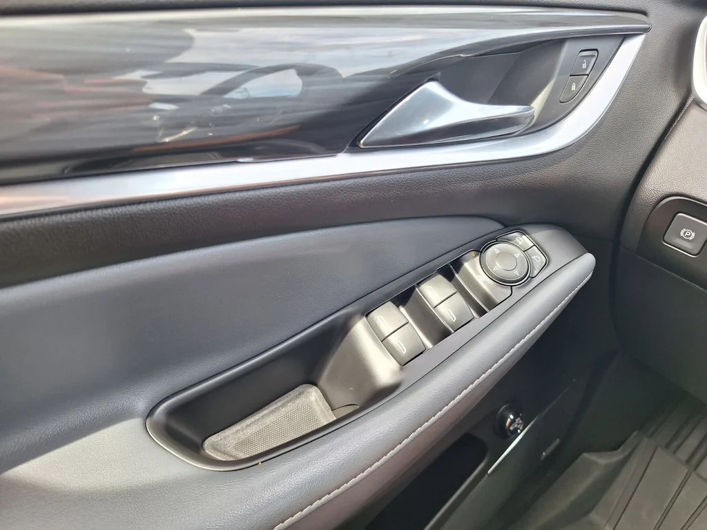 Used 2023 Black Buick Essence image 19