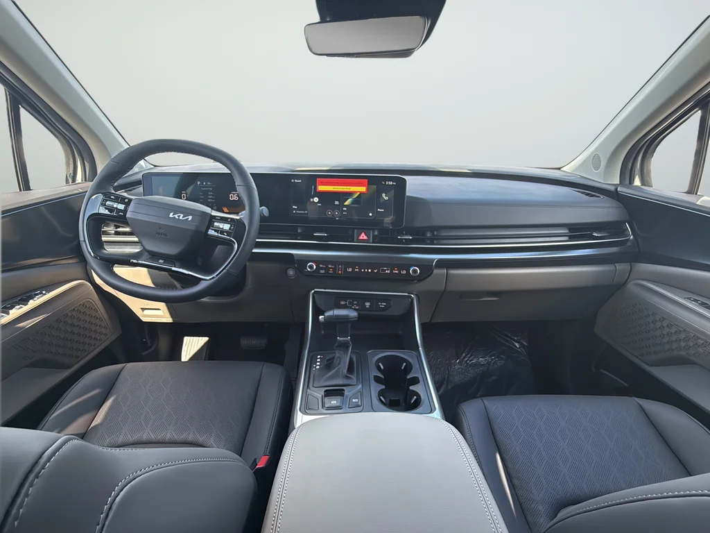 New 2027 Ceramic Silver Kia LXS image 9