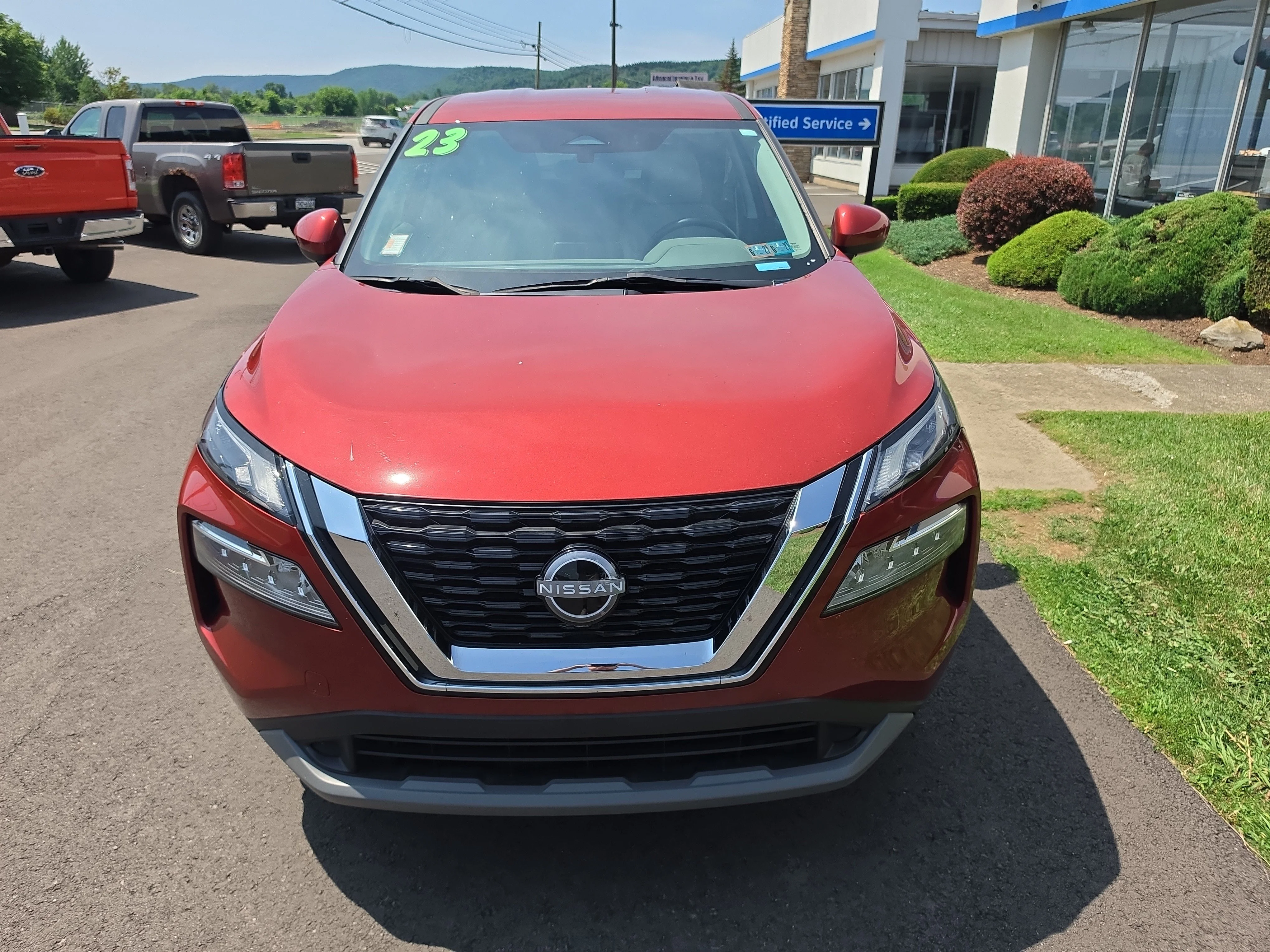 Used 2023 Scarlet Ember Tintcoat Nissan SV image 9