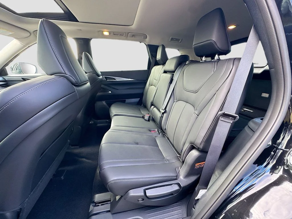 Certified Used 2026 Black INFINITI LUXE image 27