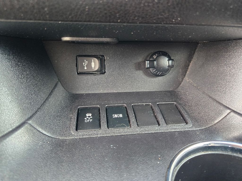 Used 2015 White Toyota LE image 14