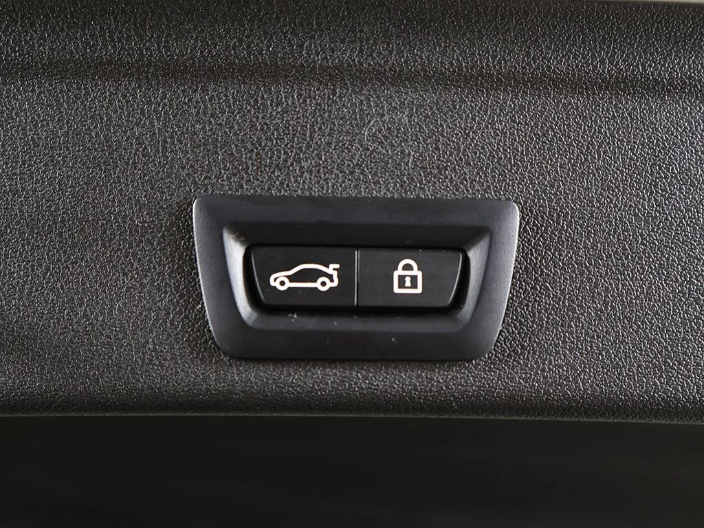 Used 2023 Alpine White BMW Base image 27