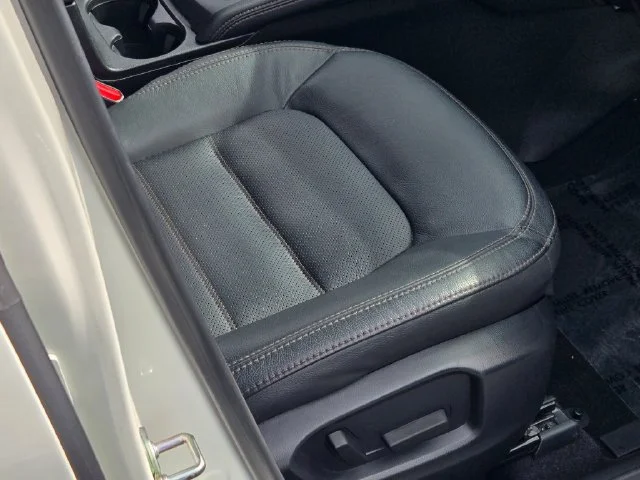 Used 2020 White Mazda Grand Touring image 6