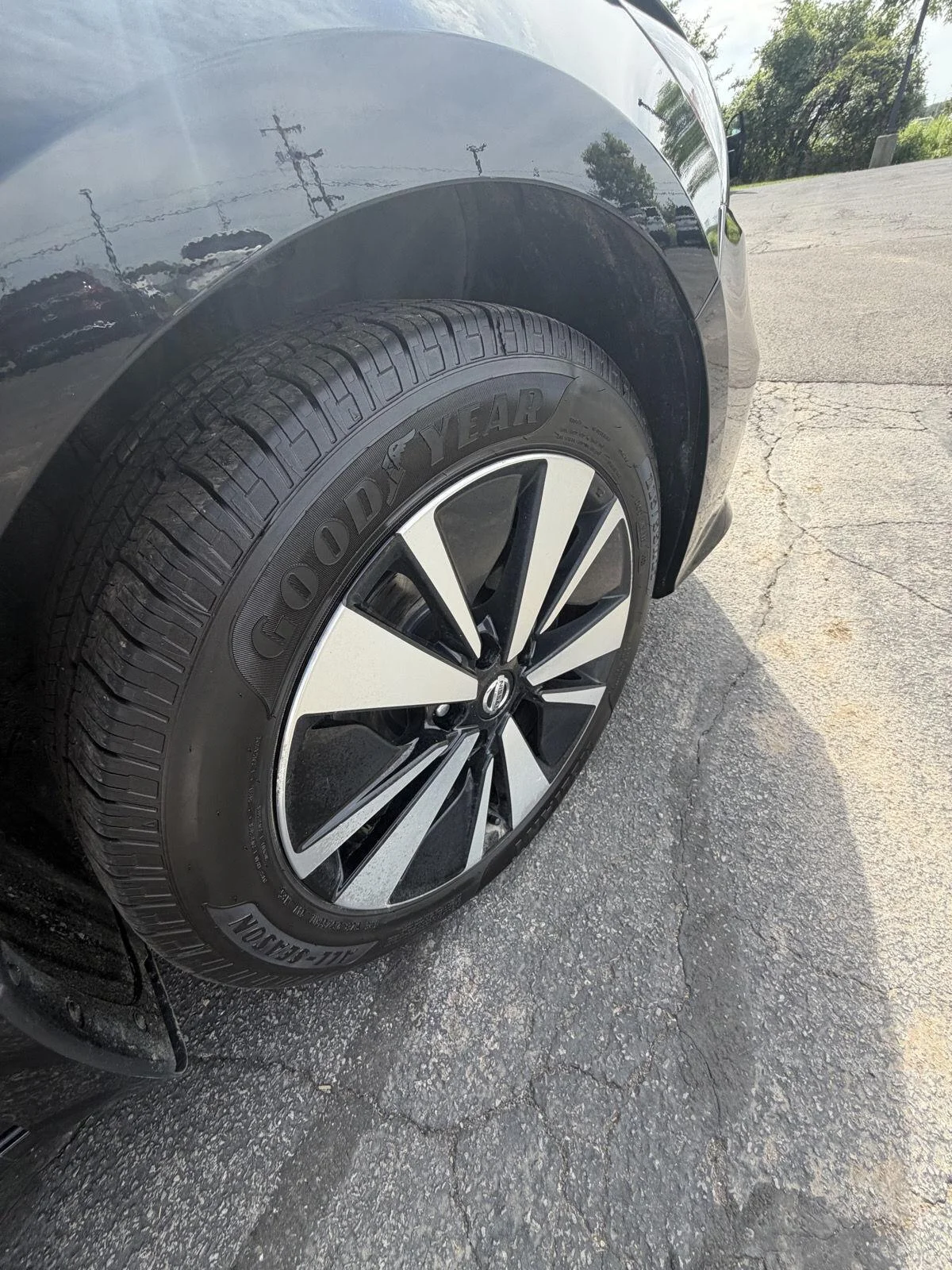 Used 2019 Super Black Nissan 2.5 SL image 11