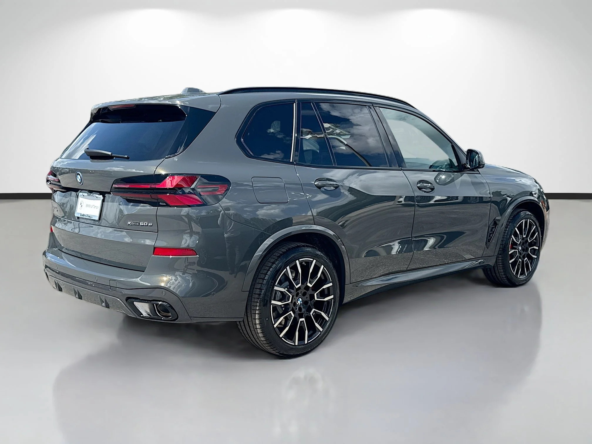 New 2026 Dravit Grey Metallic BMW xDrive50e image 3
