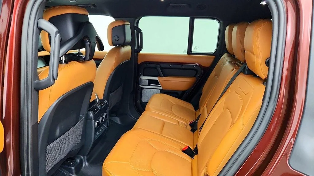 2023 Land Rover Defender SE - Photo 22