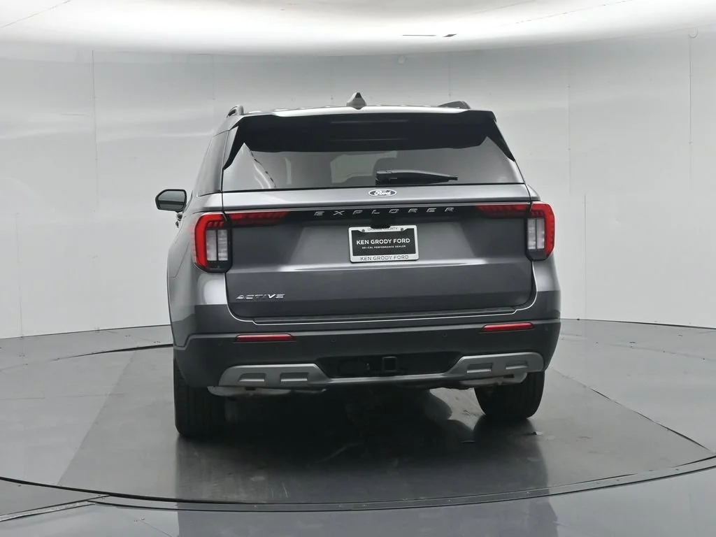 New 2027 Carbonized Gray Metallic Ford Active image 55