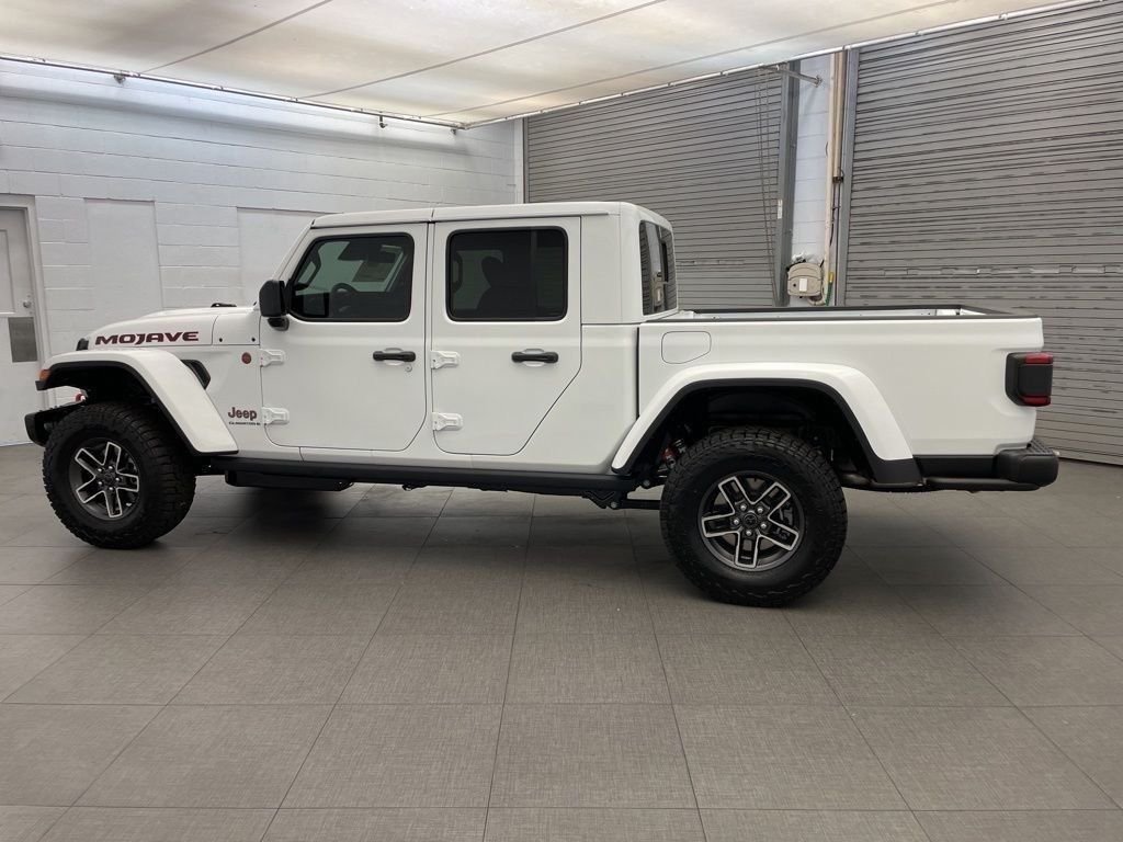 New 2026 Bright White Clear-Coat Exterior Paint Jeep Mojave X image 5