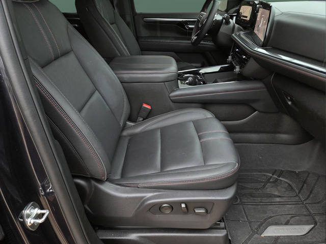 Used 2025 Gray Chevrolet RST image 33