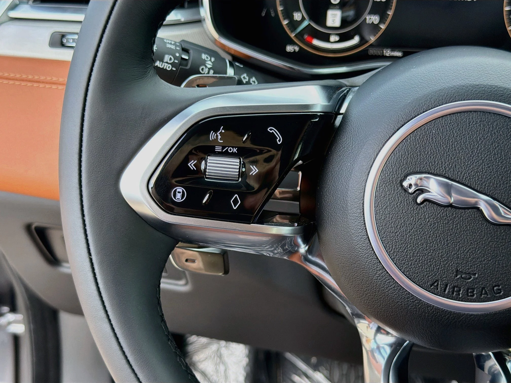 2026 Jaguar F-Pace R-Dynamic S - Photo 38