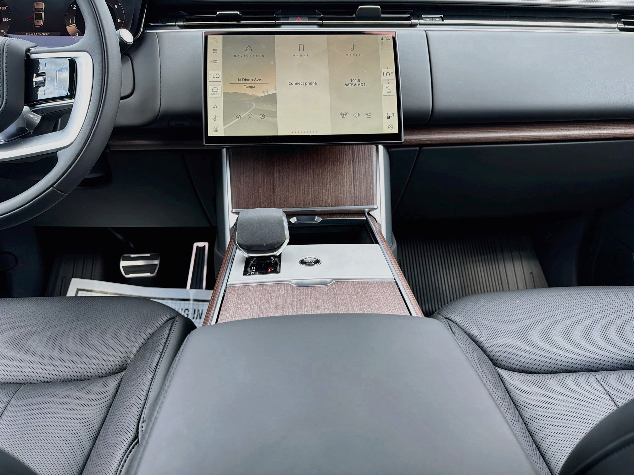New 2026 Santorini Black Land Rover SE image 20