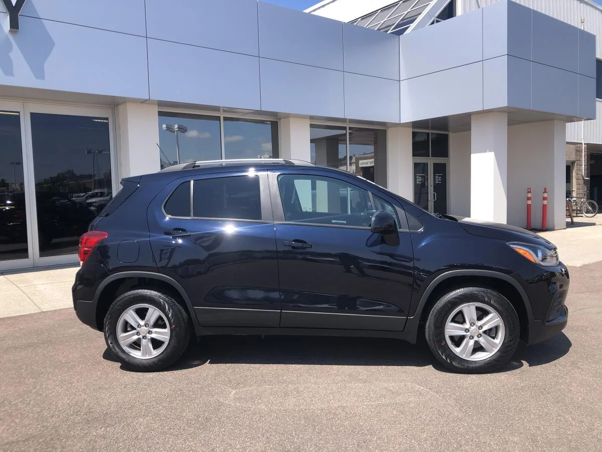 Used 2022 Blue Chevrolet Awd 4dr Lt image 2