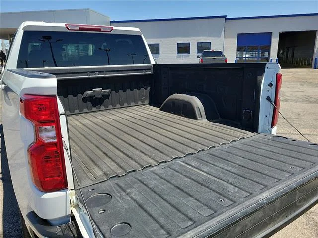 Used 2025 Summit White Chevrolet LT w/1LT 4x4 Crew Cab 6.6 ft. box 157 in. WB image 7