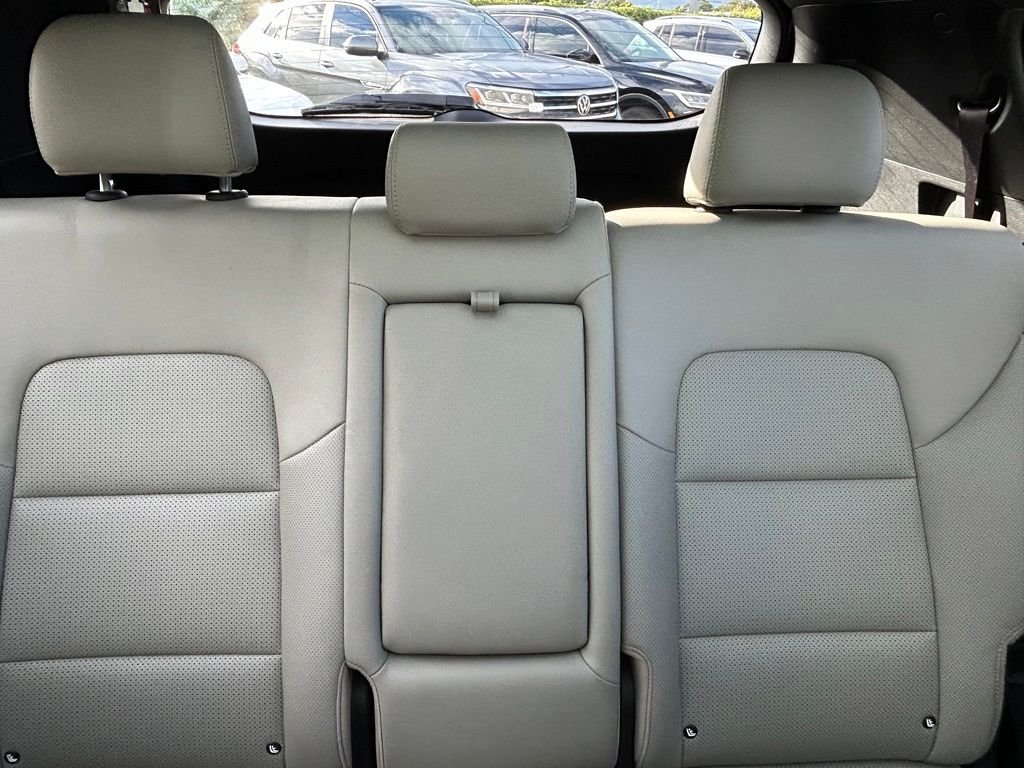 Used 2020 White Kia S image 13