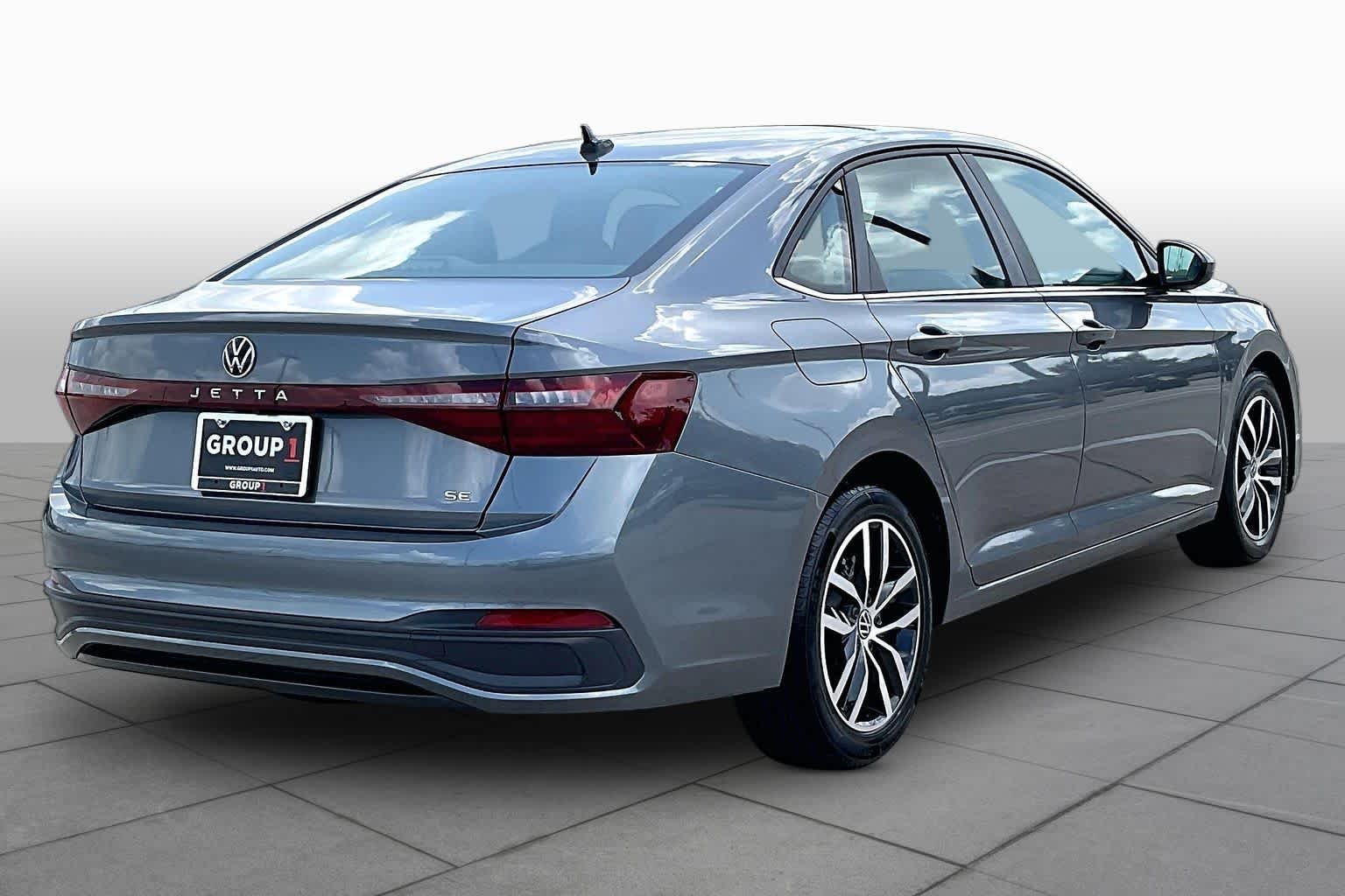 Used 2025 Platinum Gray Metallic Volkswagen SE image 13