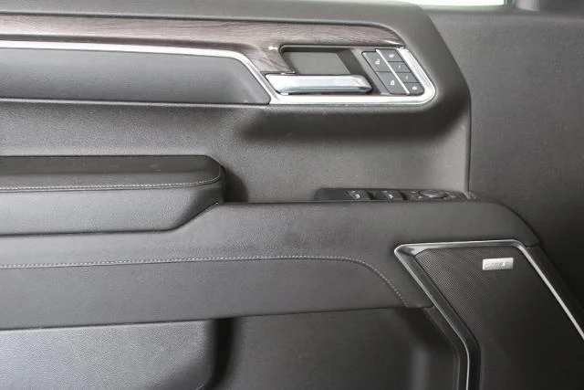 Used 2023 Summit White Chevrolet  image 14