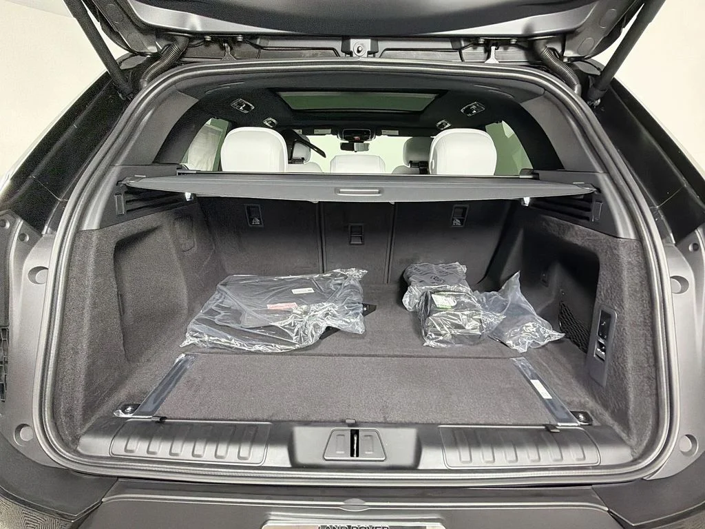 New 2026 Santorini Black Land Rover SE image 28