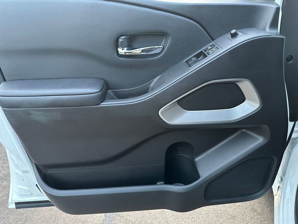 2025 Nissan Frontier SV - Photo 17
