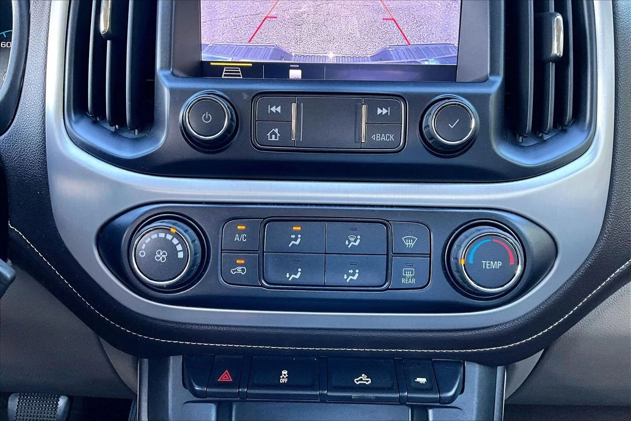 Used 2020 Blue GMC SLE1 image 17