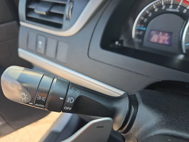 Used 2014 Silver Toyota SE image 25