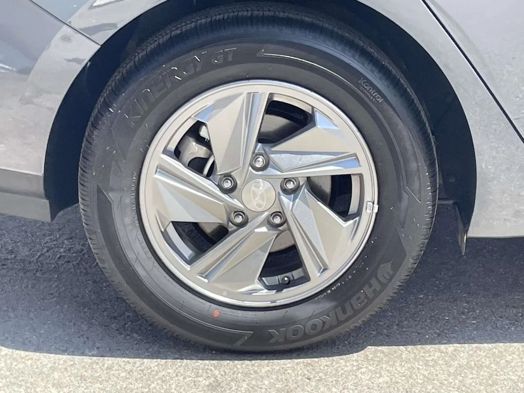 New 2026 Gray Hyundai SE image 7