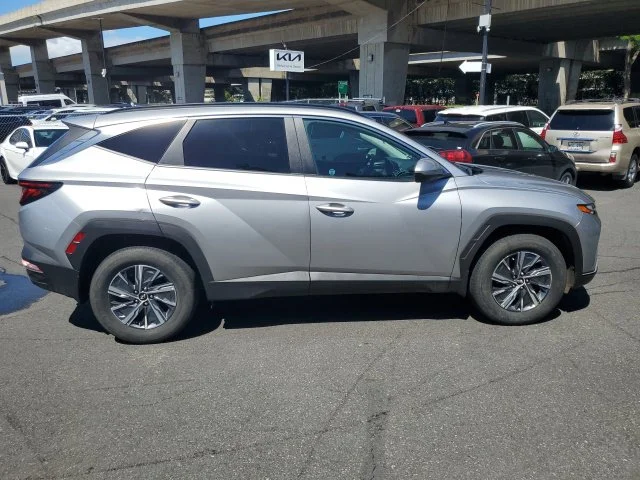Used 2024 Silver Hyundai Blue image 7