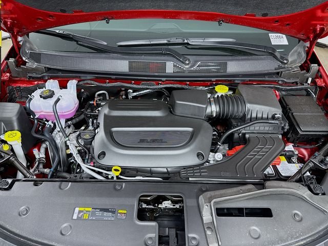 New 2027 Red Hot Pearl-Coat Exterior Paint Chrysler Limited image 32