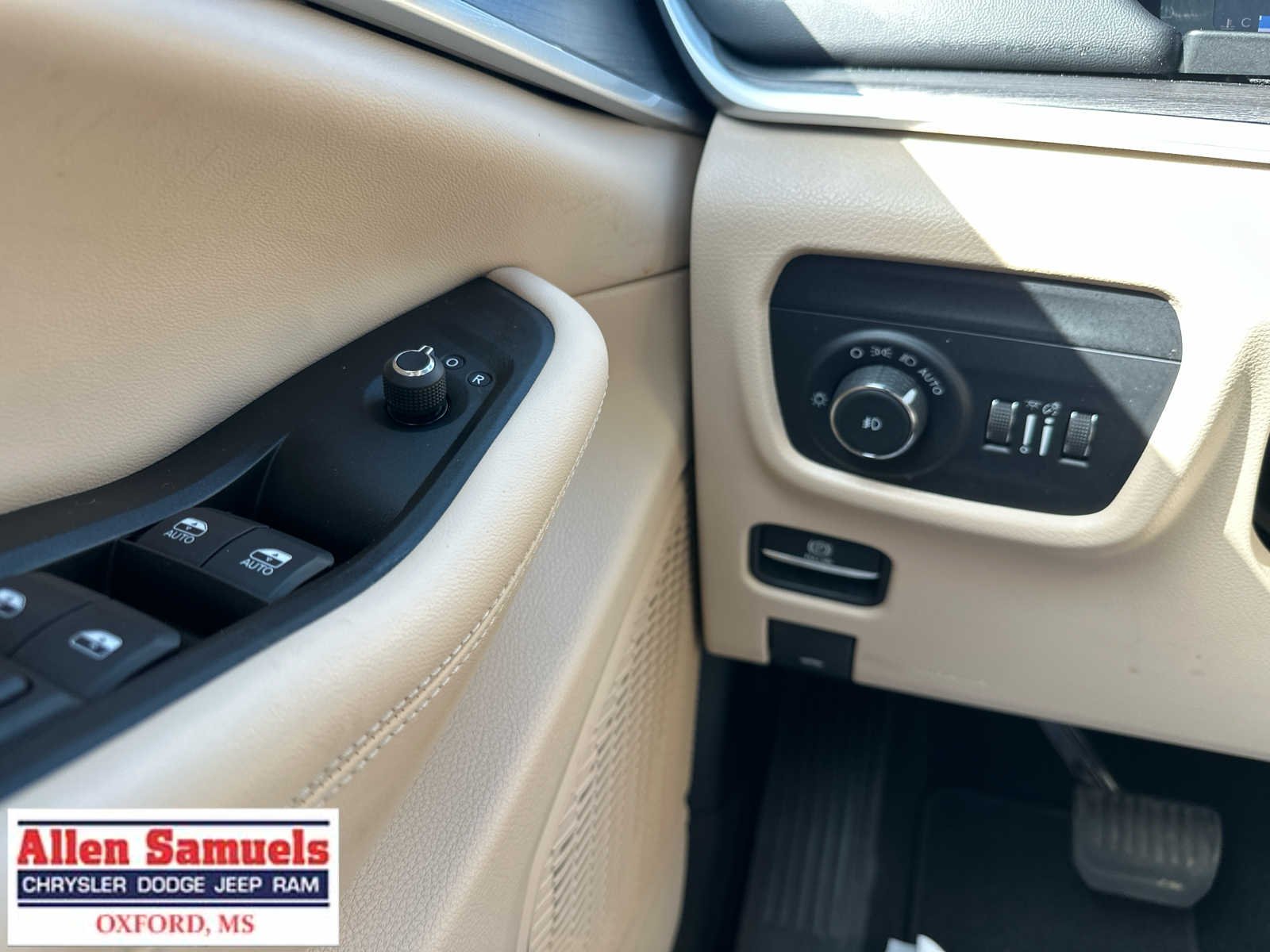 Certified Used 2023 Bright White Clearcoat Jeep Limited image 18