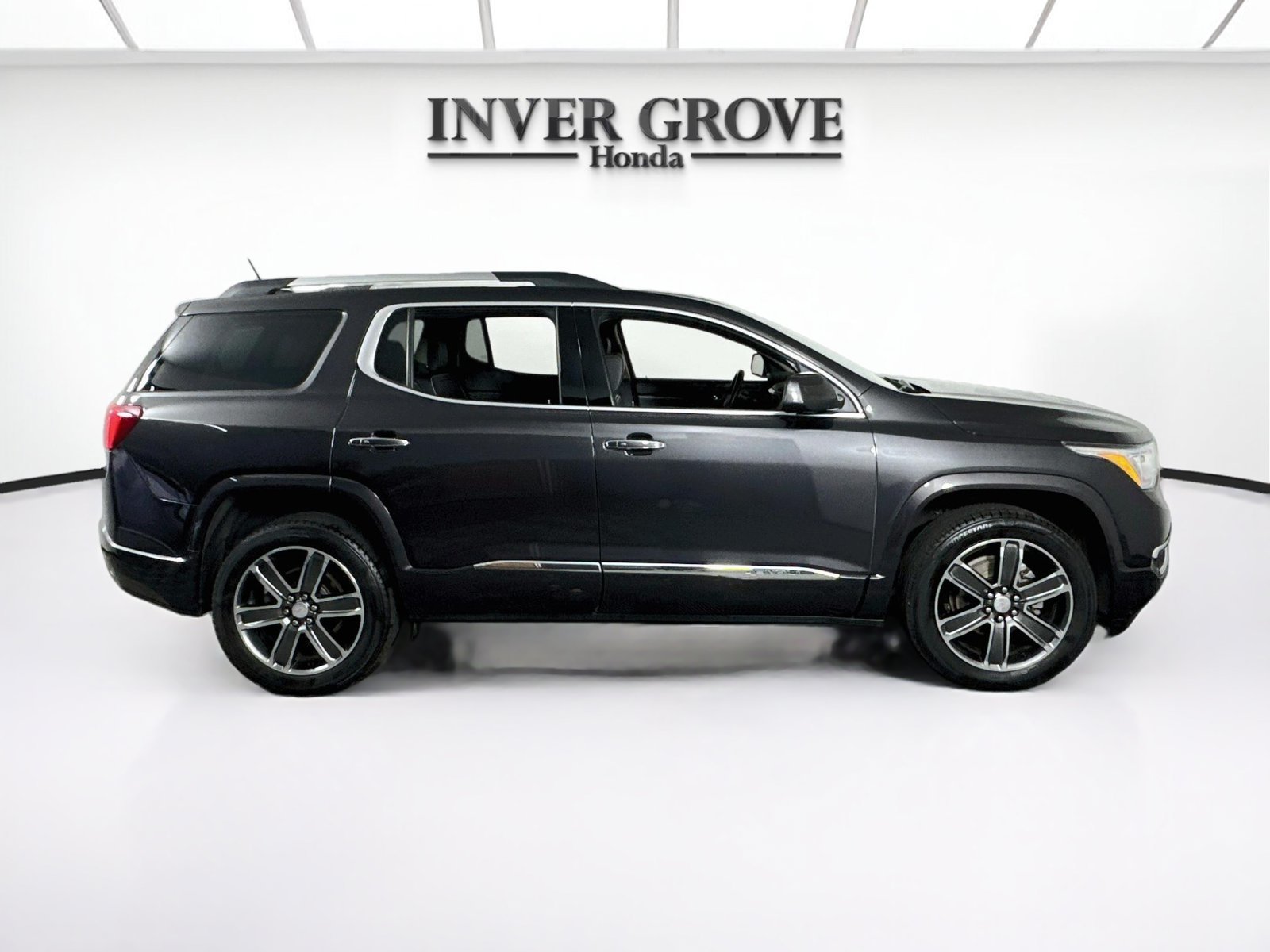 Used 2017 Iridium Metallic GMC Denali image 4