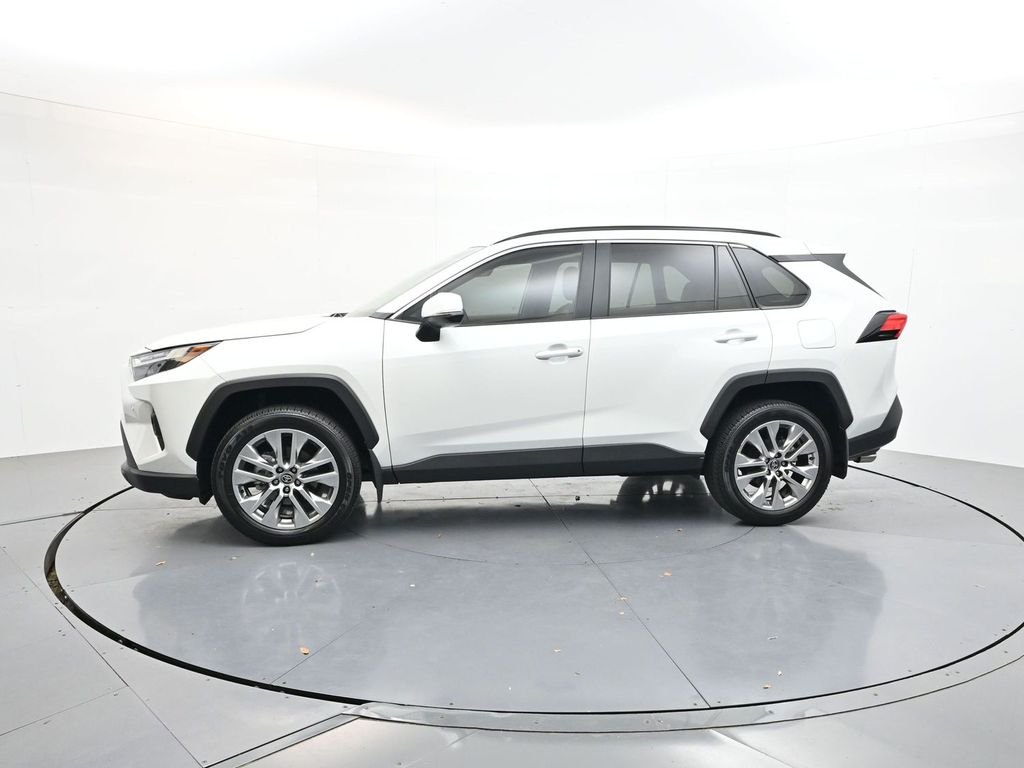 Used 2025 Beige Toyota XLE Premium image 4