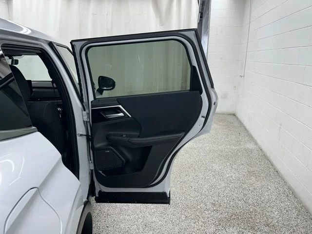 New 2026 White Mitsubishi ES image 18