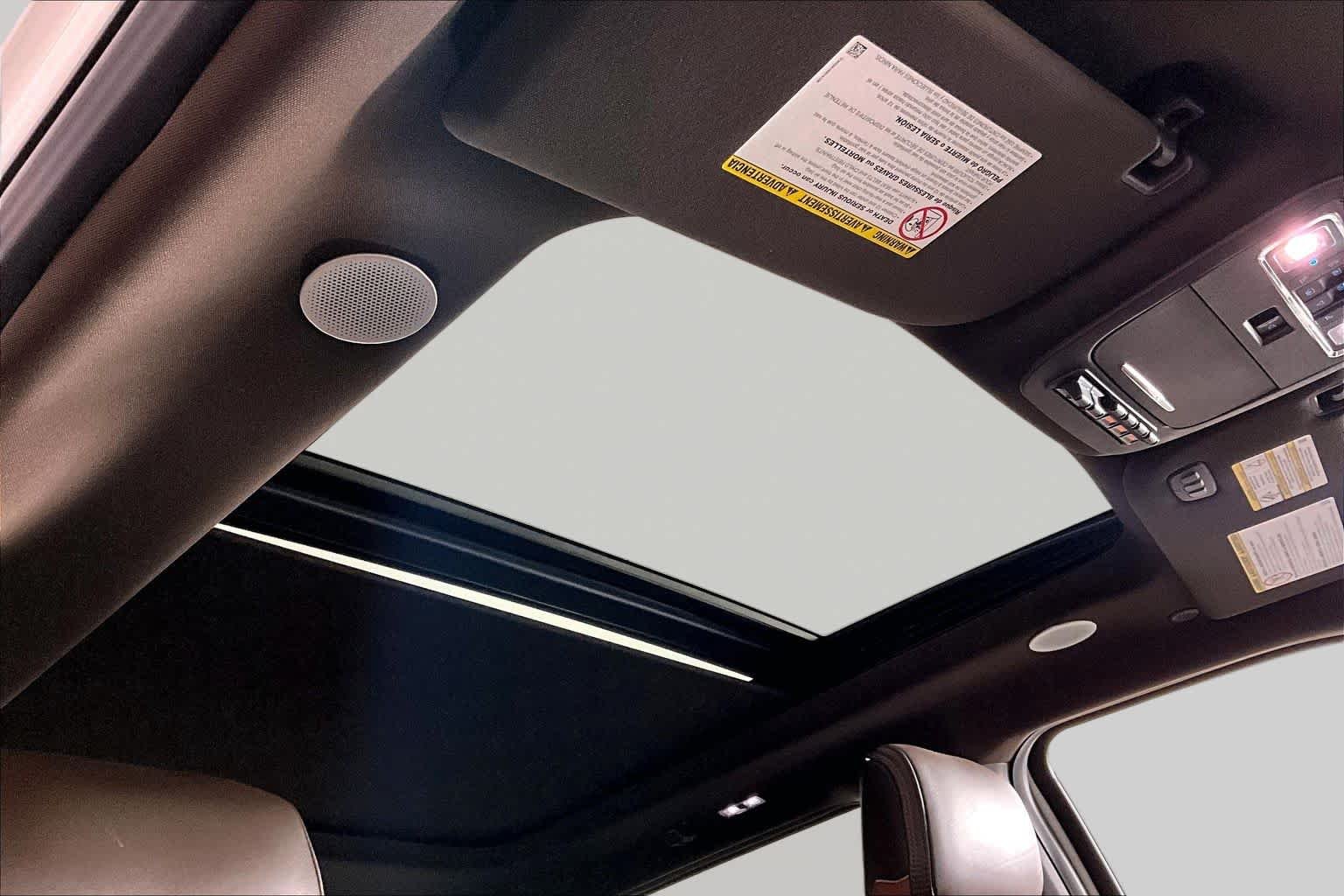 Used 2024 Star White Metallic Tri-Coat/Darkened Bronze Ford King Ranch image 13