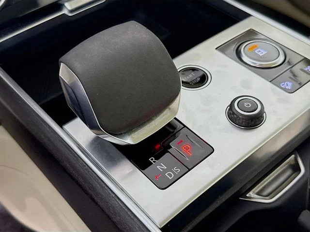 Used 2023 Gray Land Rover SE image 19