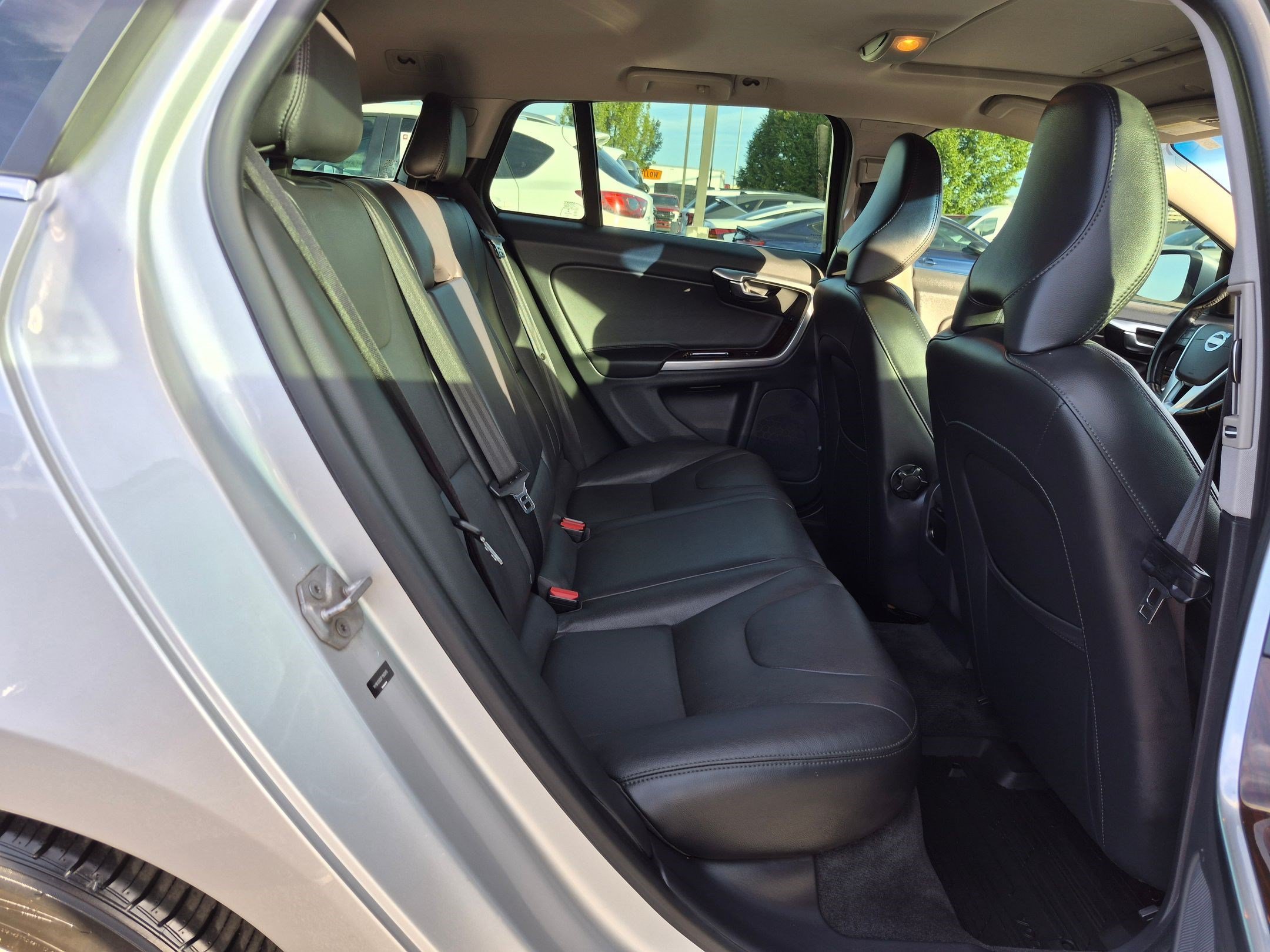 Used 2015 Bright Silver Metallic Volvo T5 Platinum image 31