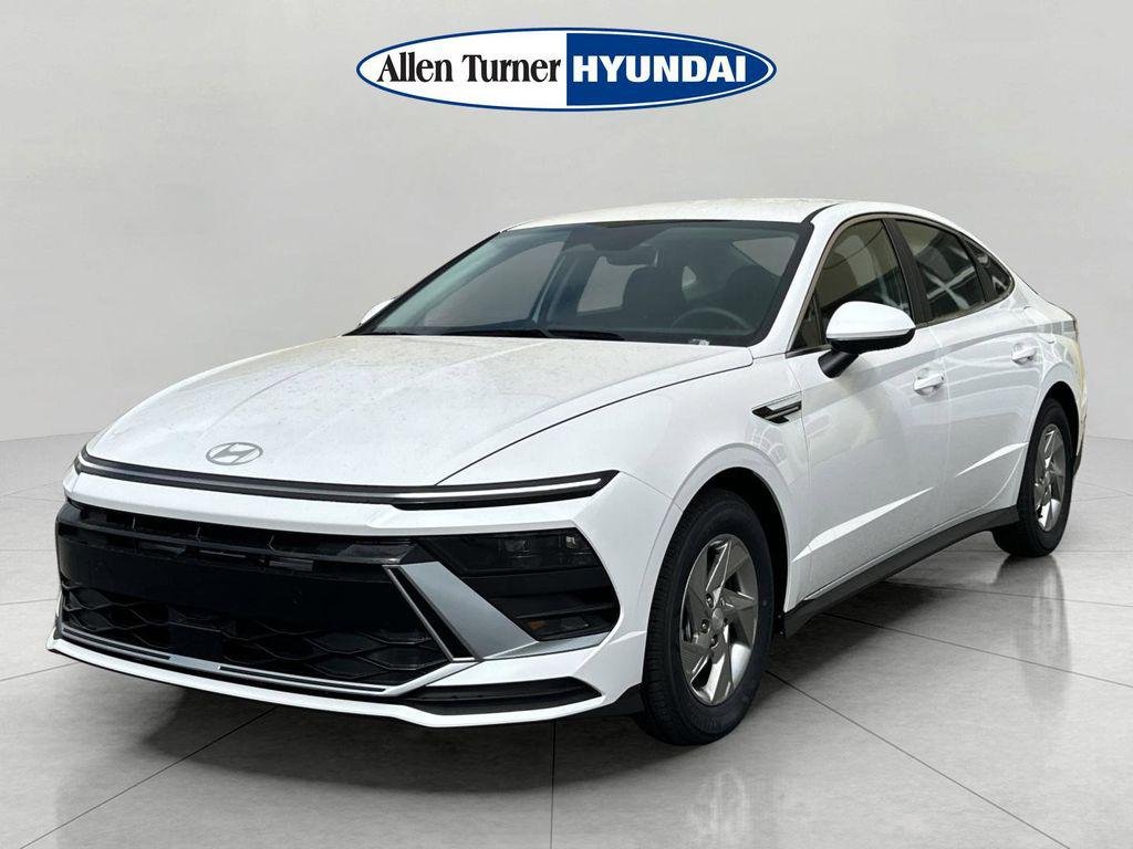 New 2026 Serenity White Hyundai SE image 3